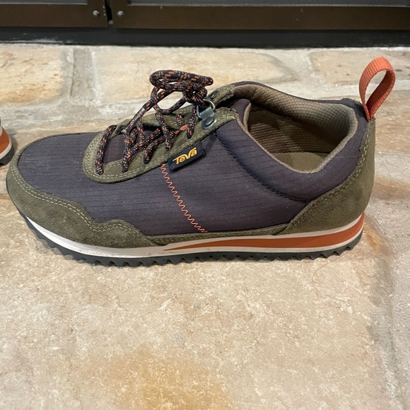 Men’s Teva shoes size 7 fits women’s size 8.5 - Picture 2 of 5